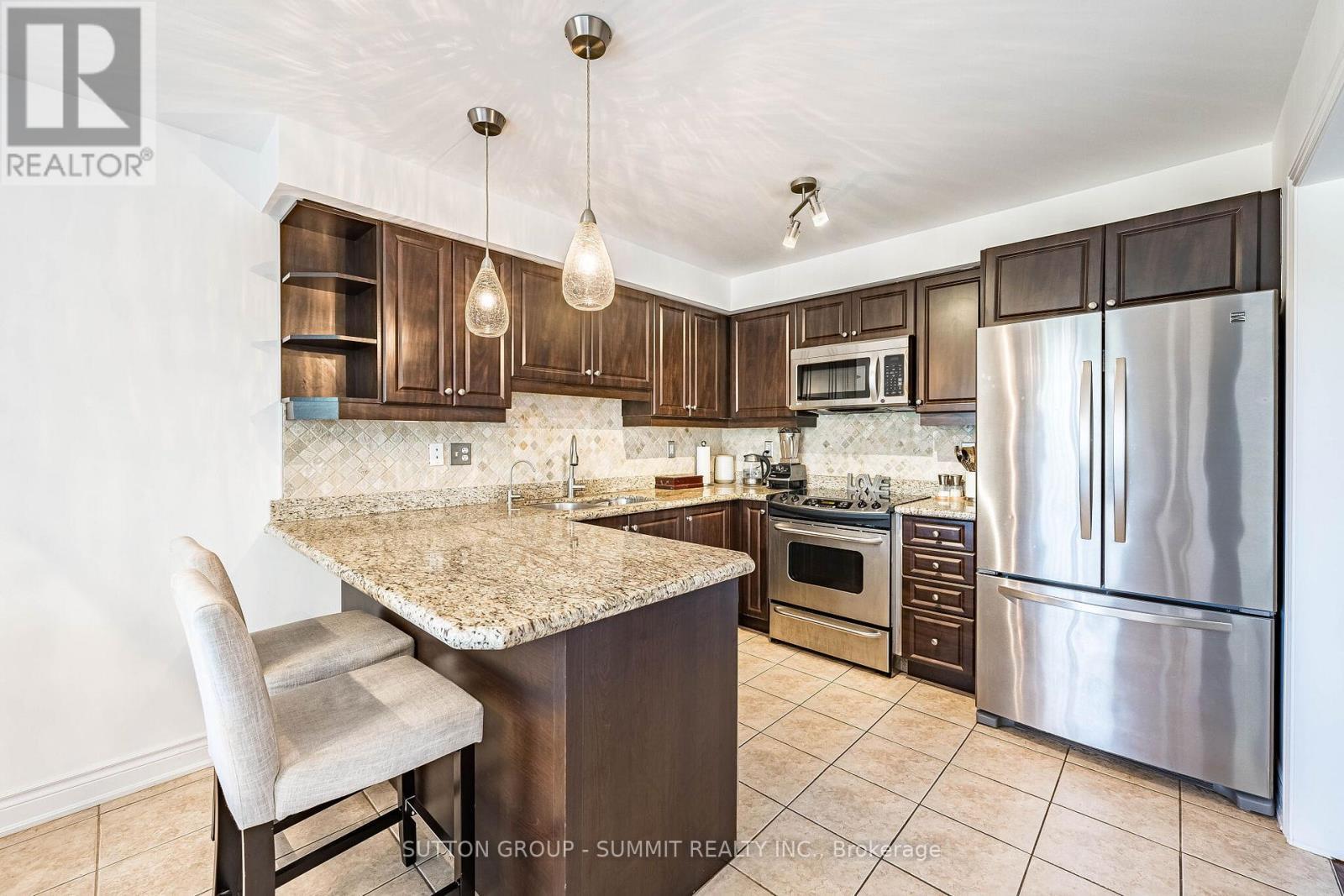 139 Oceanpearl Crescent, Whitby, ON - Indoor Photo Showing Kitchen With Stainless Steel Kitchen