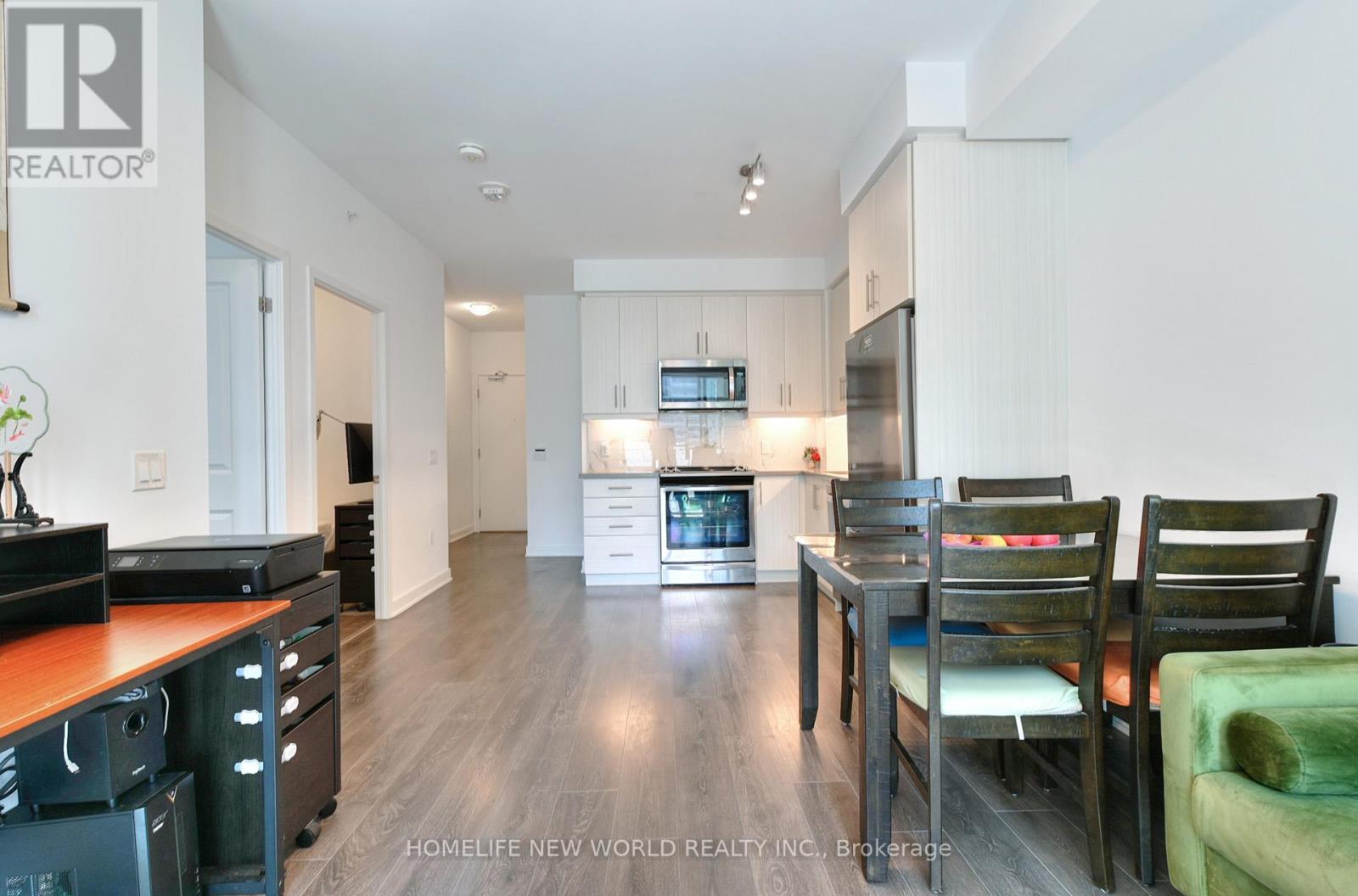 811 - 85 Oneida Crescent, Richmond Hill, ON - Indoor