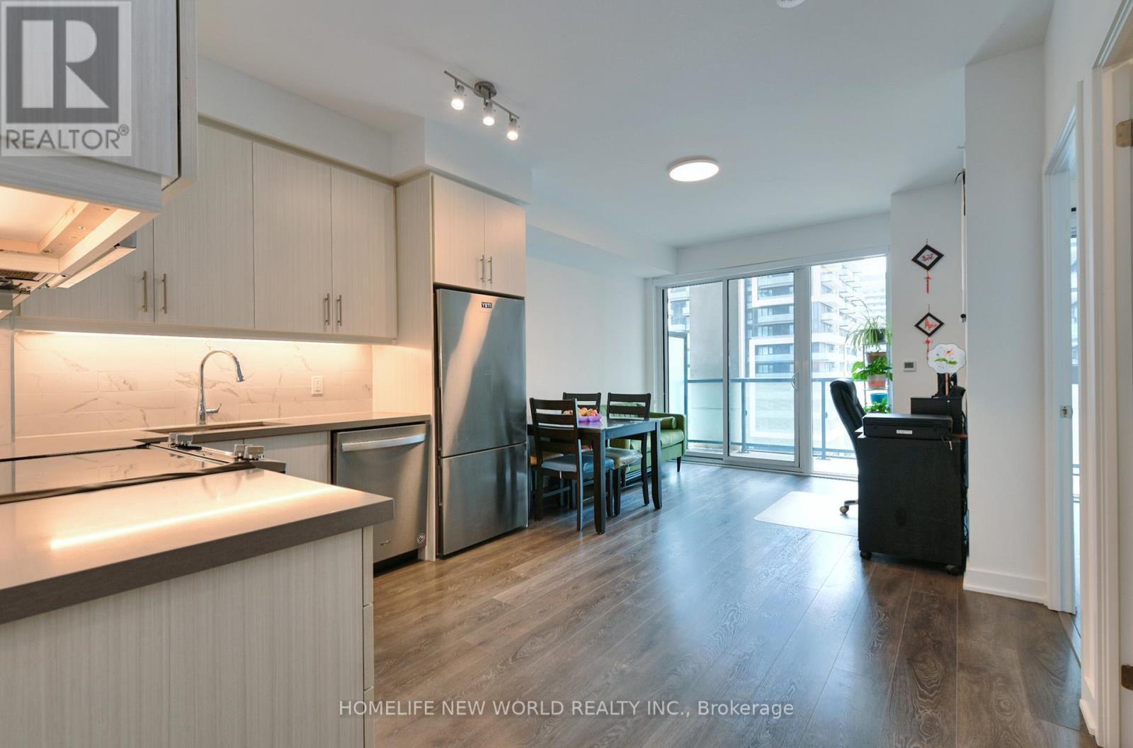 811 - 85 Oneida Crescent, Richmond Hill, ON - Indoor Photo Showing Kitchen With Stainless Steel Kitchen