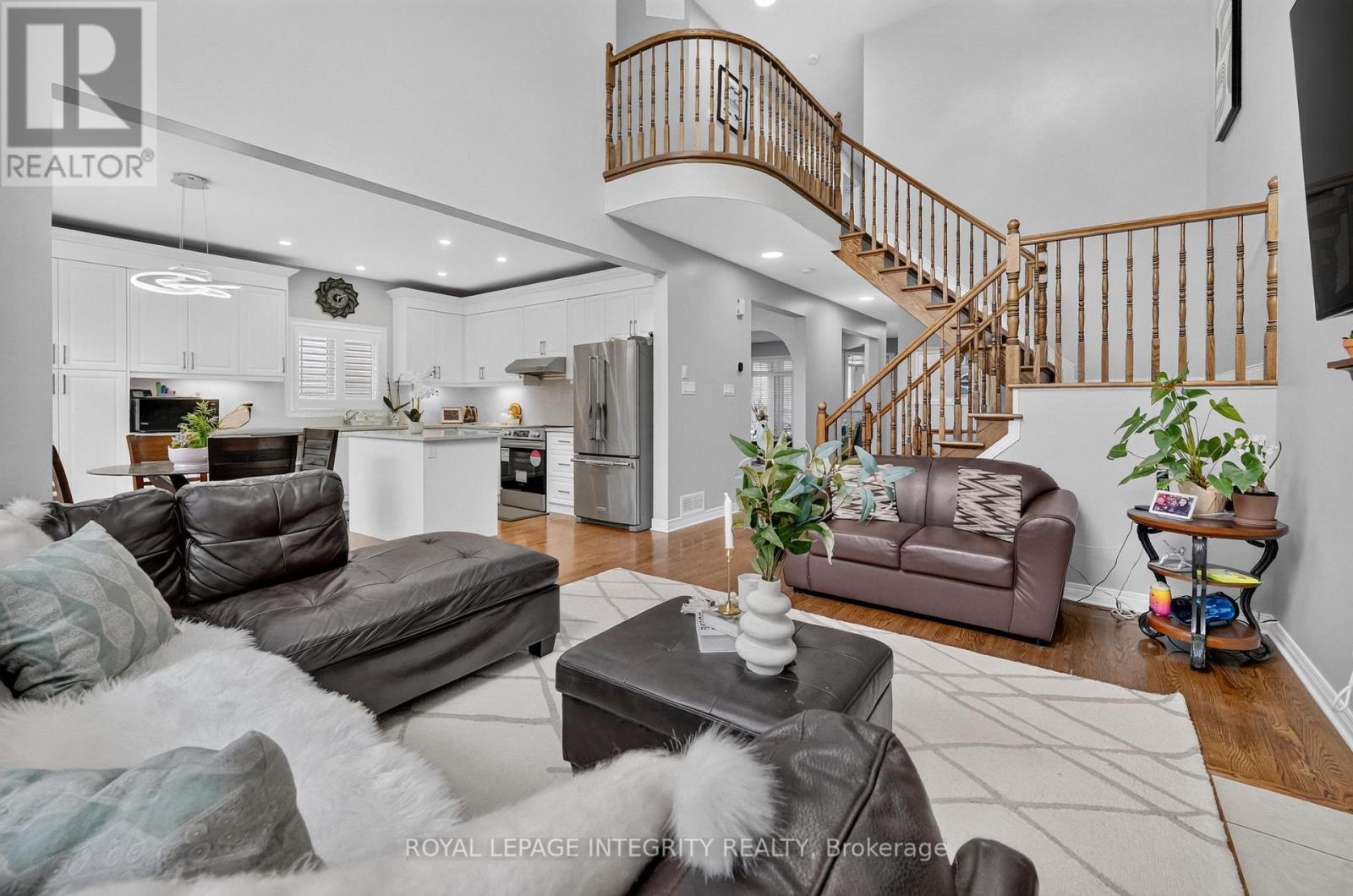 29 Nortoba Crescent, Ottawa, ON - Indoor Photo Showing Living Room