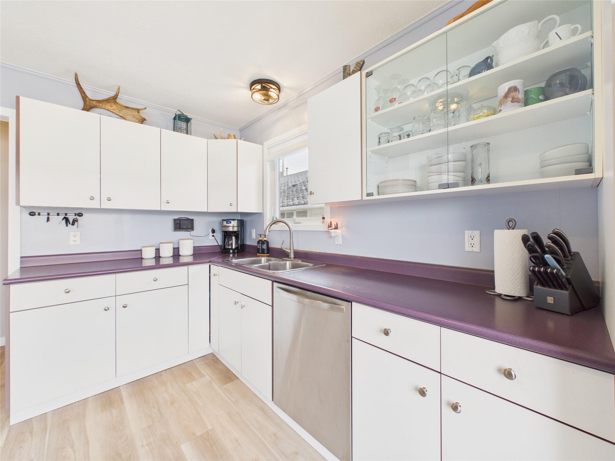 1819 2Nd Street, Cranbrook, BC - Indoor Photo Showing Kitchen With Double Sink