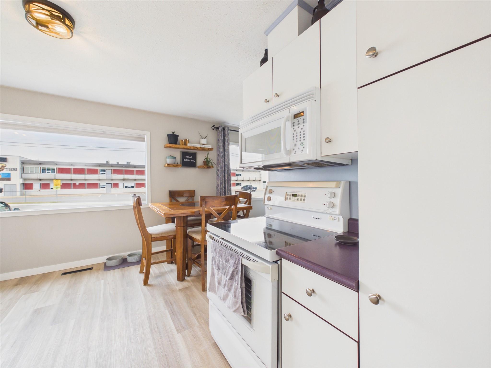 1819 2Nd Street, Cranbrook, BC - Indoor Photo Showing Kitchen