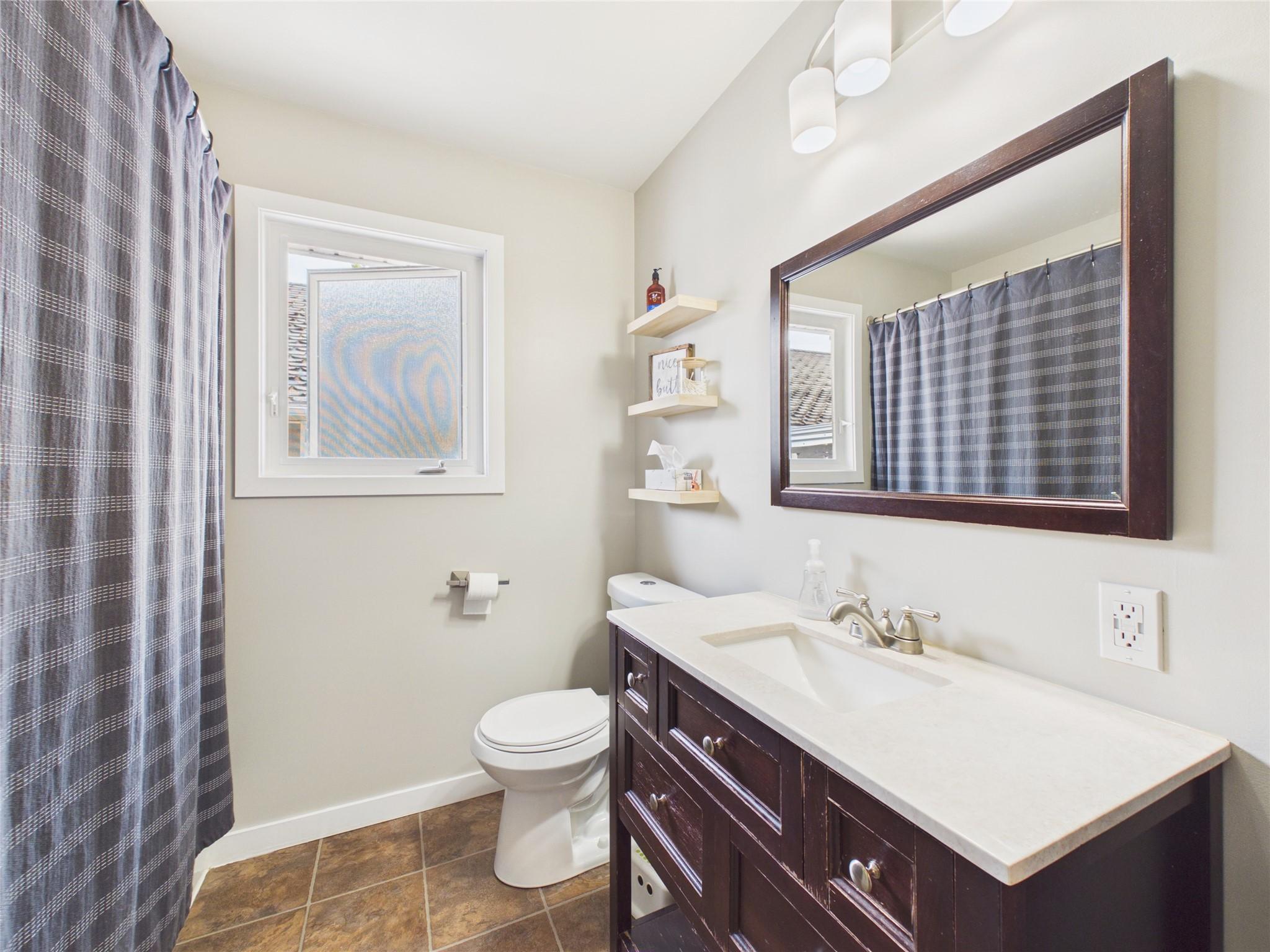 1819 2Nd Street, Cranbrook, BC - Indoor Photo Showing Bathroom