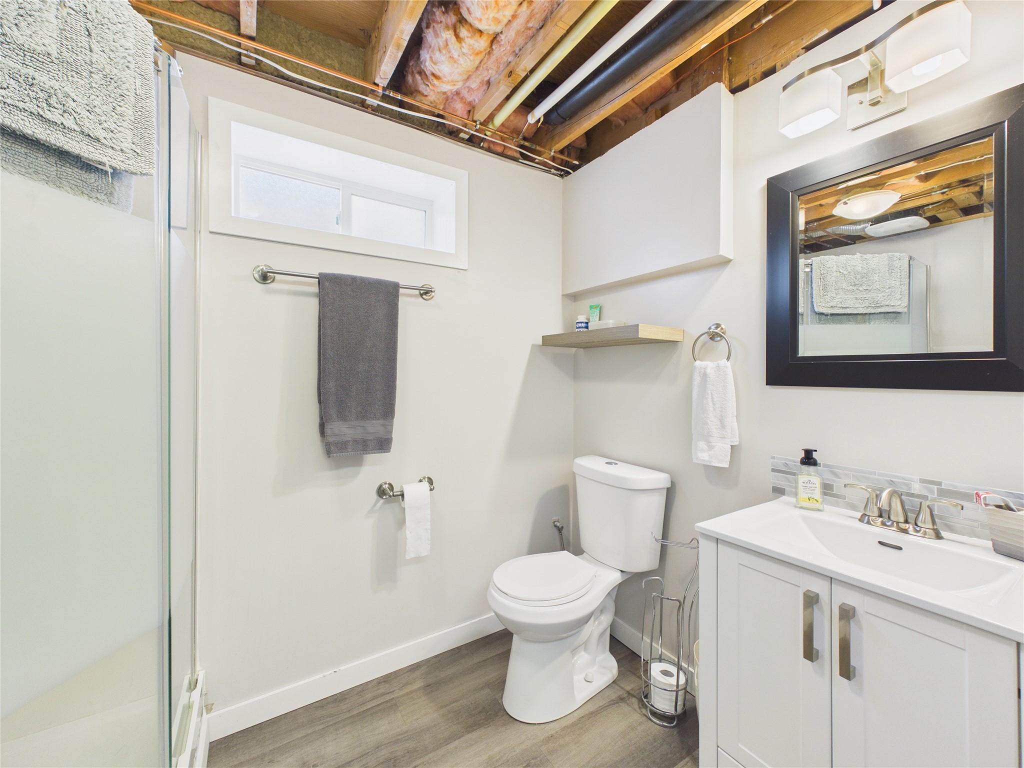 1819 2Nd Street, Cranbrook, BC - Indoor Photo Showing Bathroom