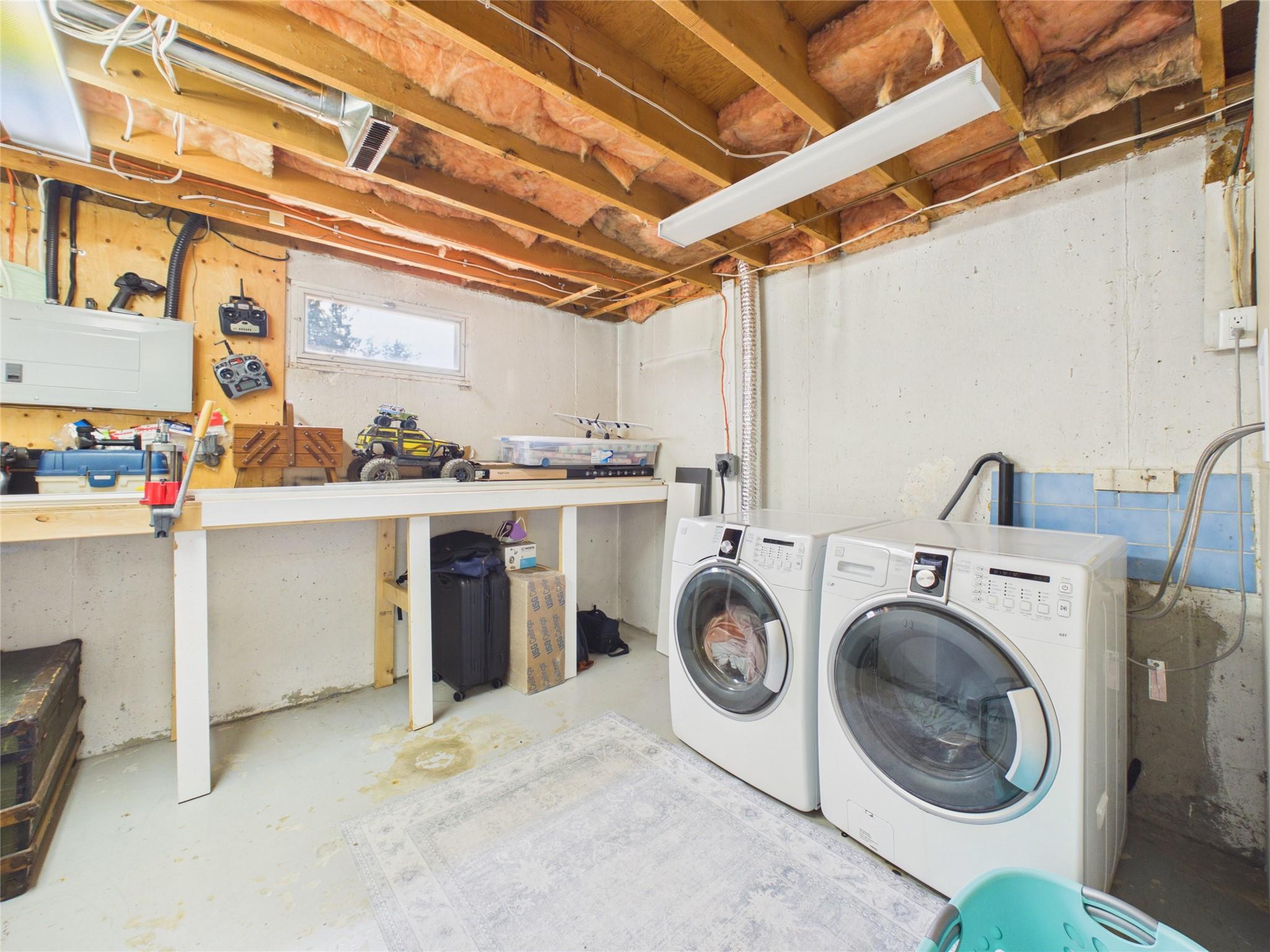 1819 2Nd Street, Cranbrook, BC - Indoor Photo Showing Laundry Room
