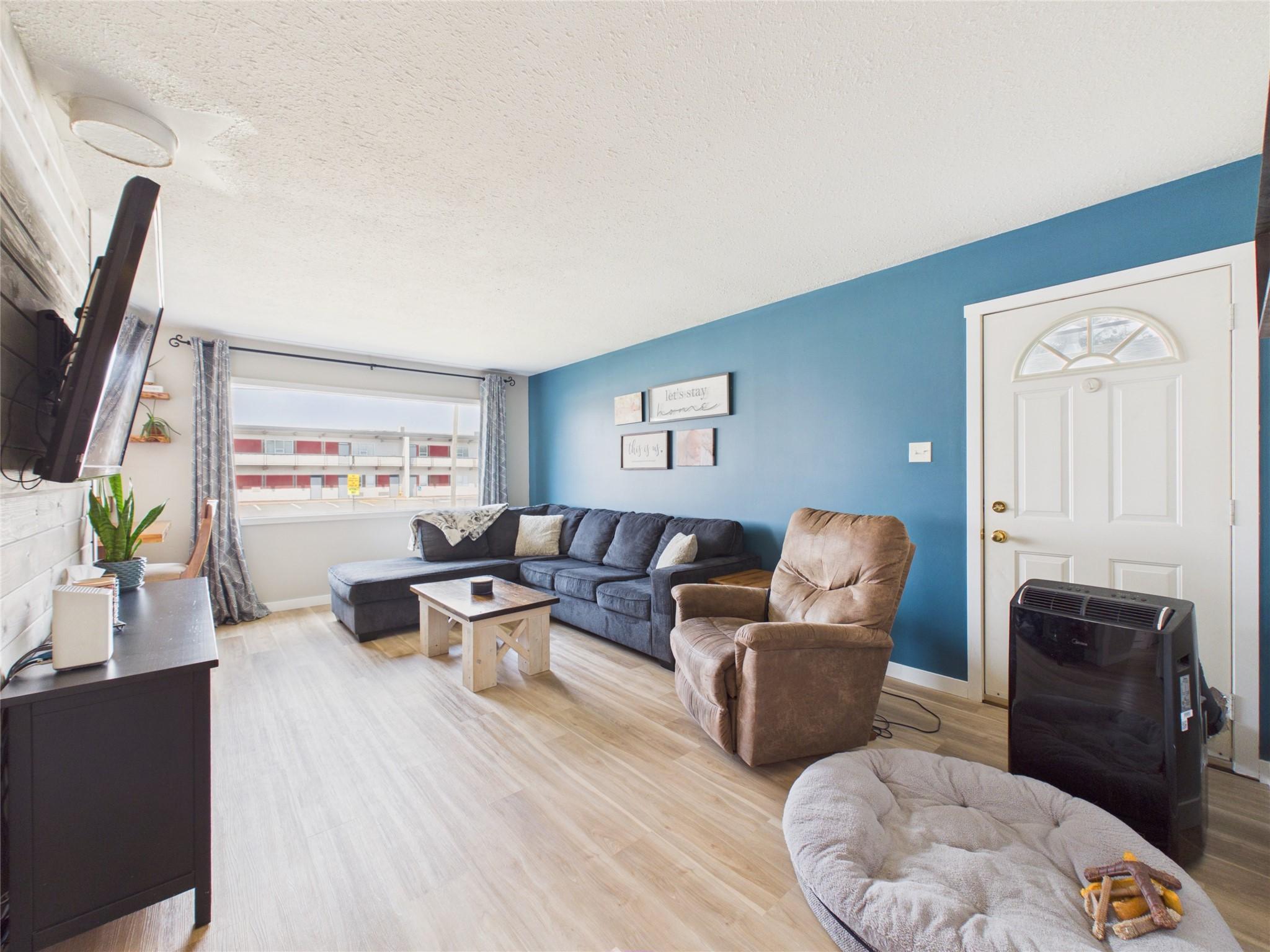 1819 2Nd Street, Cranbrook, BC - Indoor Photo Showing Living Room