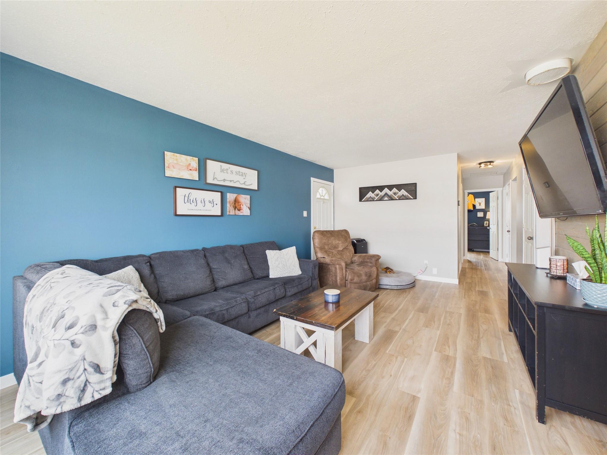 1819 2Nd Street, Cranbrook, BC - Indoor Photo Showing Living Room