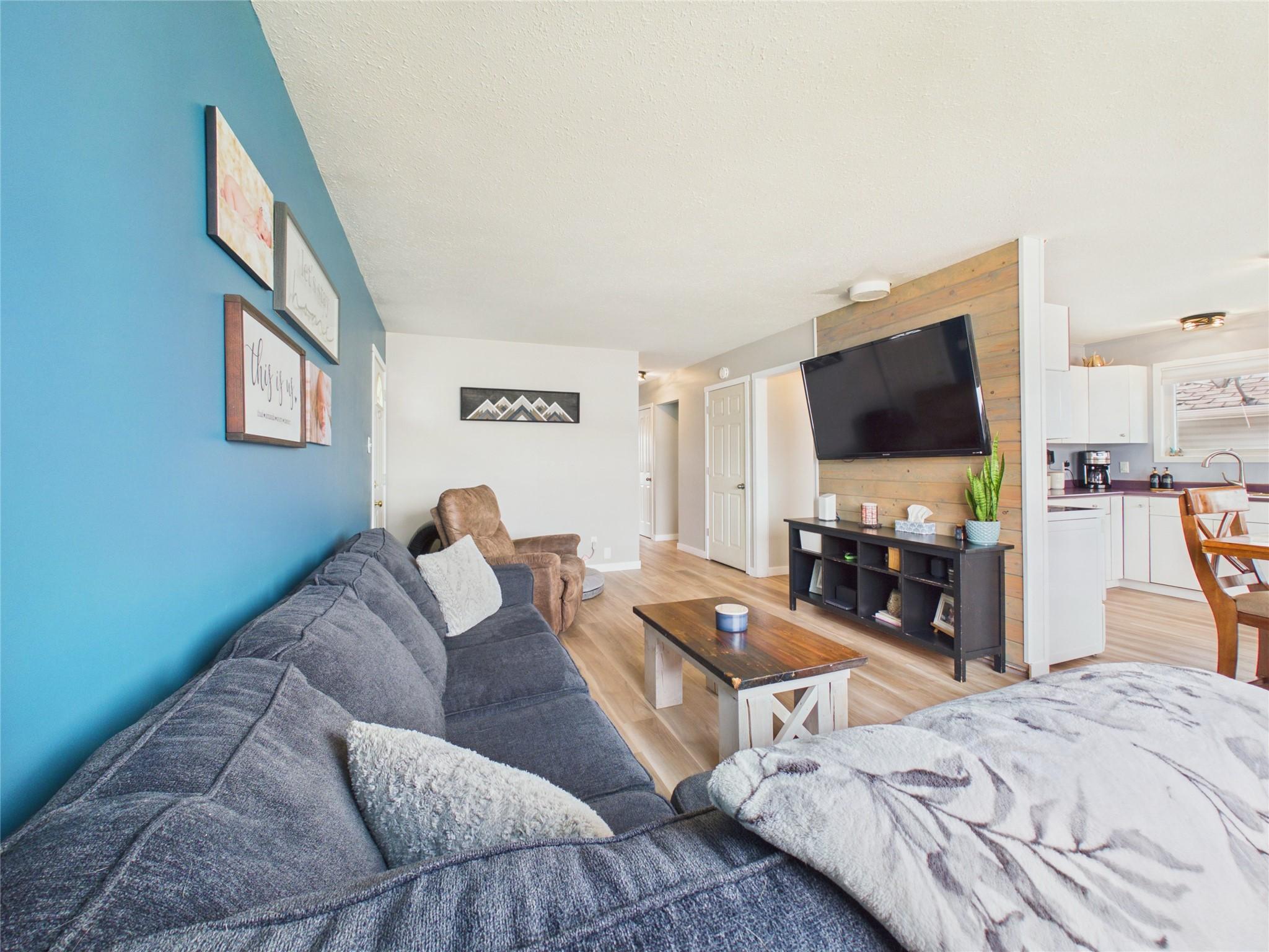 1819 2Nd Street, Cranbrook, BC - Indoor Photo Showing Living Room
