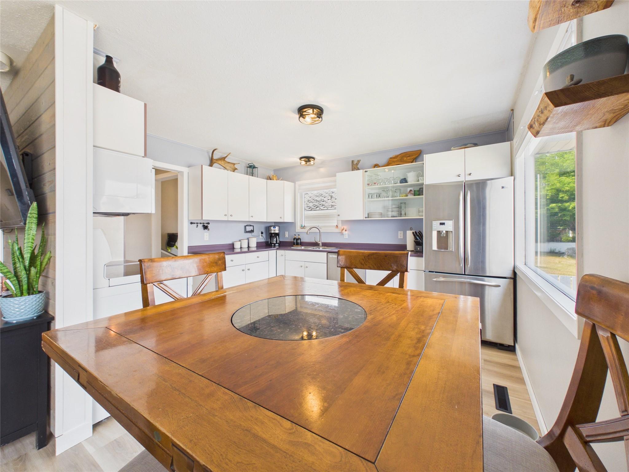 1819 2Nd Street, Cranbrook, BC - Indoor Photo Showing Kitchen