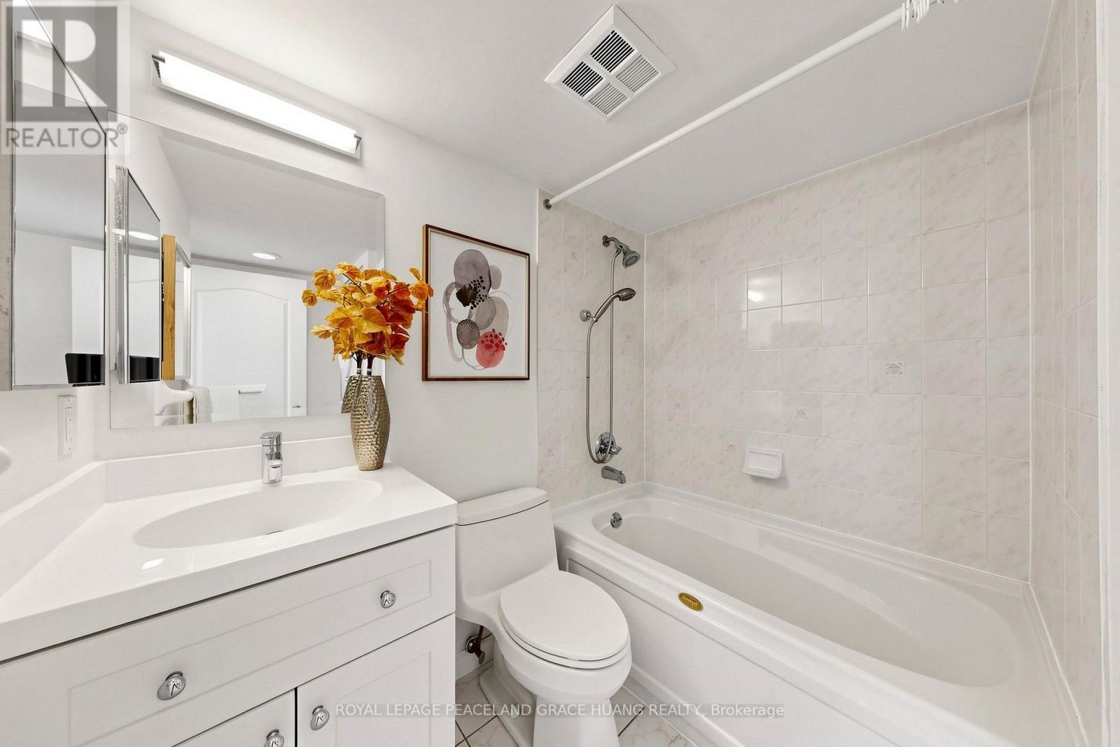 609 - 5 Rosehill Avenue, Toronto, ON - Indoor Photo Showing Bathroom