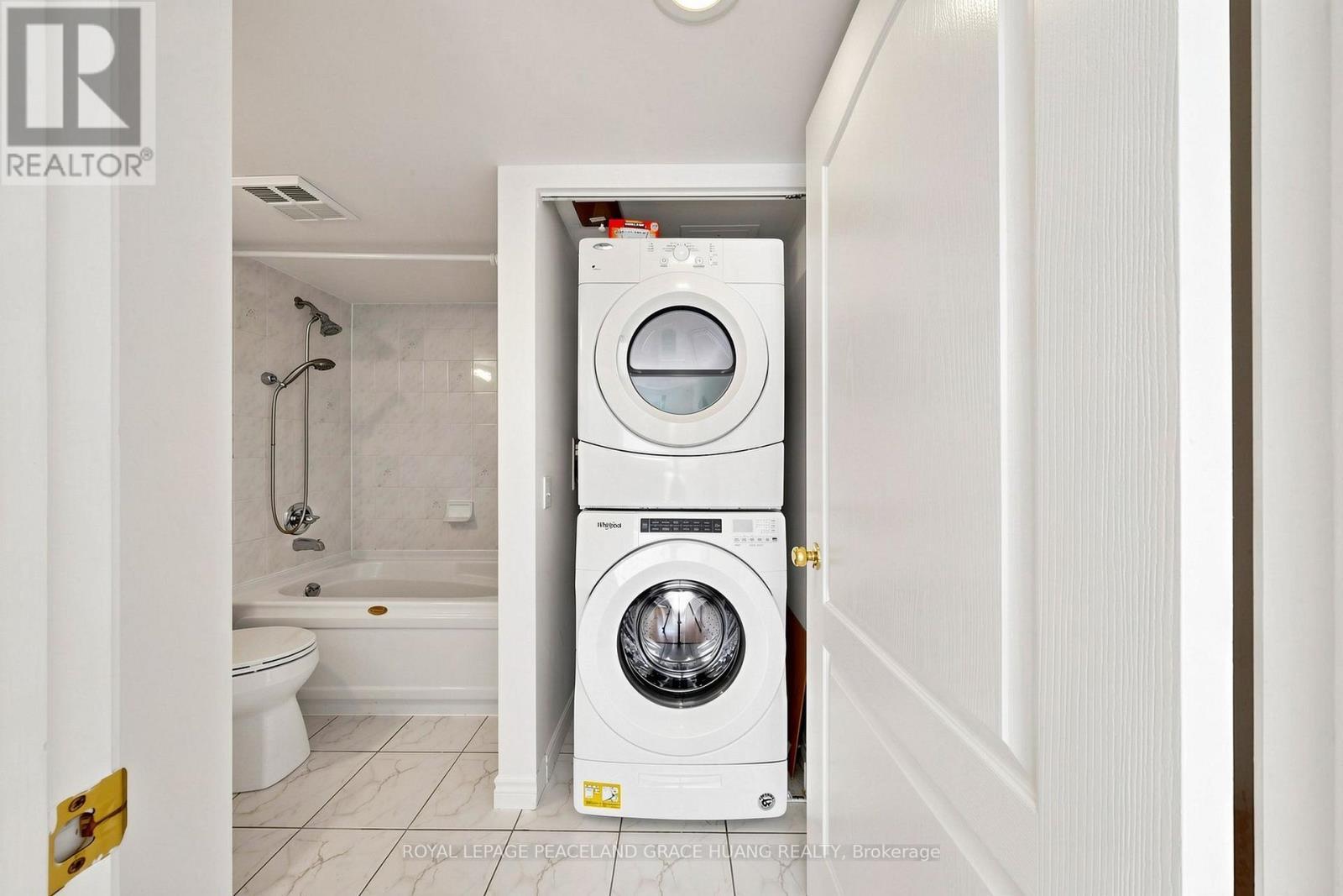 609 - 5 Rosehill Avenue, Toronto, ON - Indoor Photo Showing Laundry Room