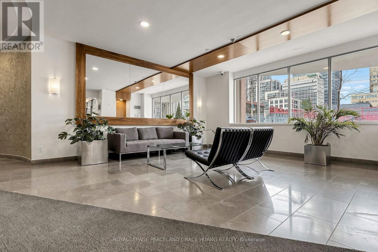 609 - 5 Rosehill Avenue, Toronto, ON - Indoor Photo Showing Other Room