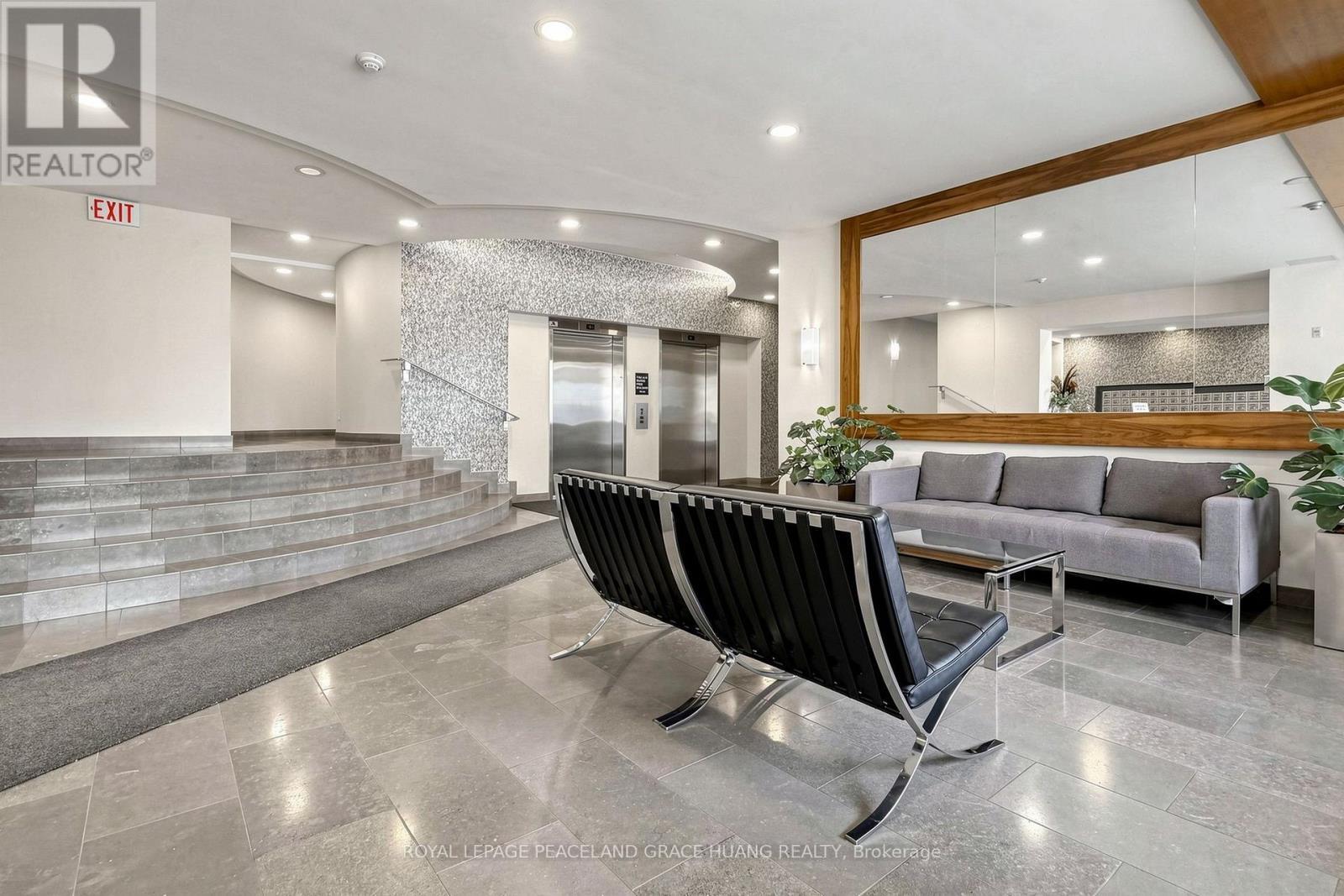 609 - 5 Rosehill Avenue, Toronto, ON - Indoor Photo Showing Other Room