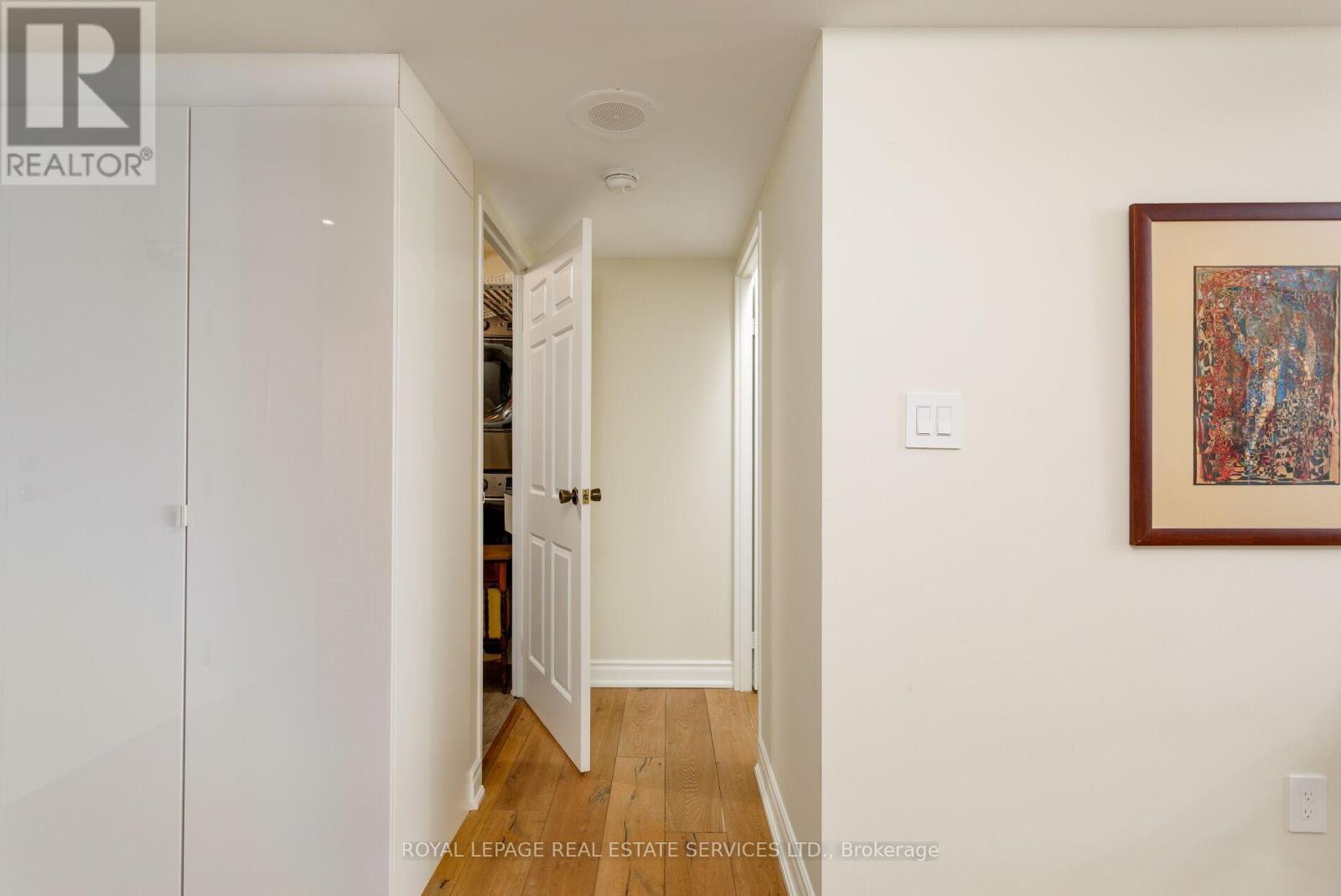 1401 - 2180 Marine Drive, Oakville, ON - Indoor Photo Showing Other Room
