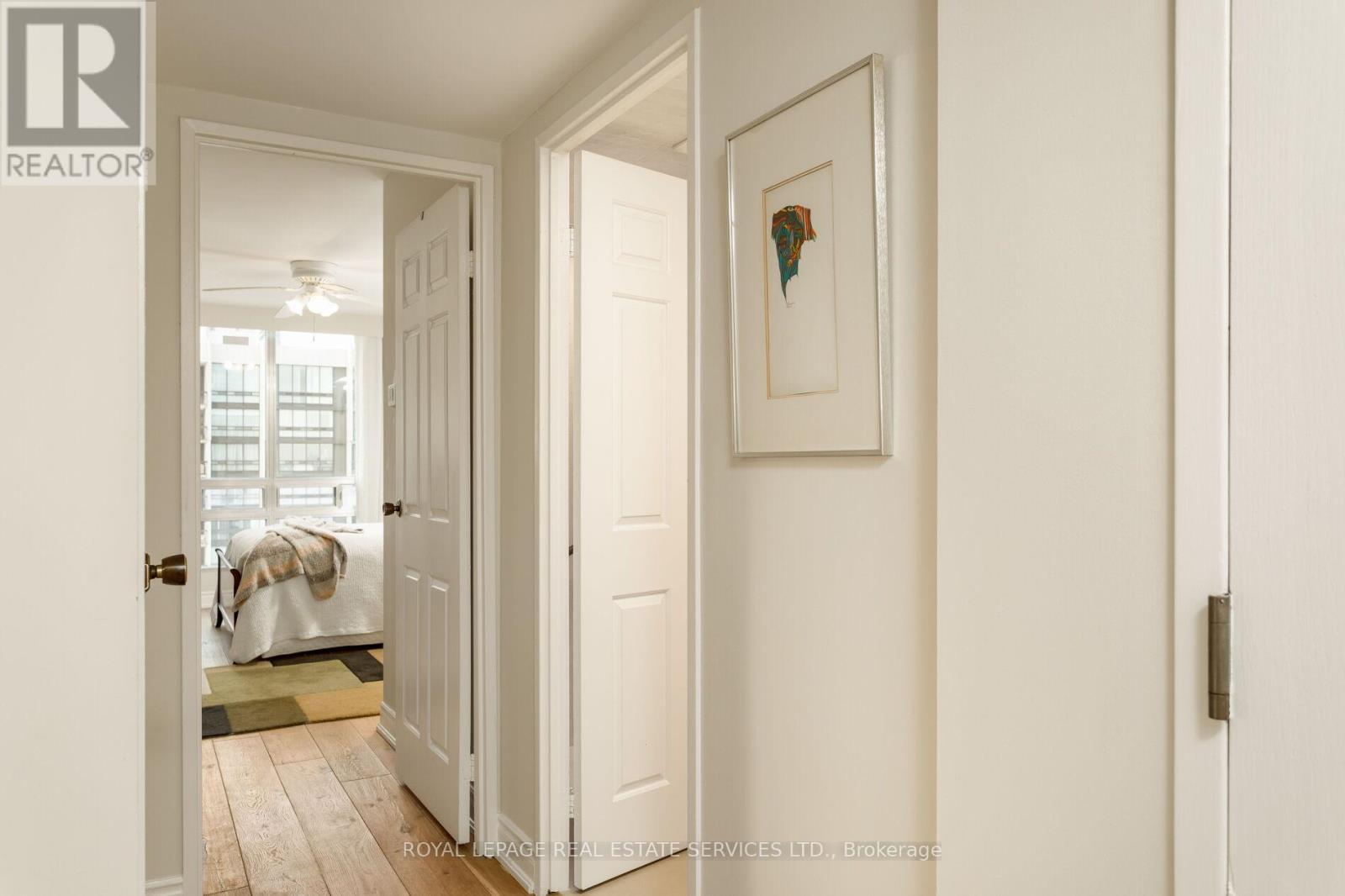 1401 - 2180 Marine Drive, Oakville, ON - Indoor Photo Showing Other Room