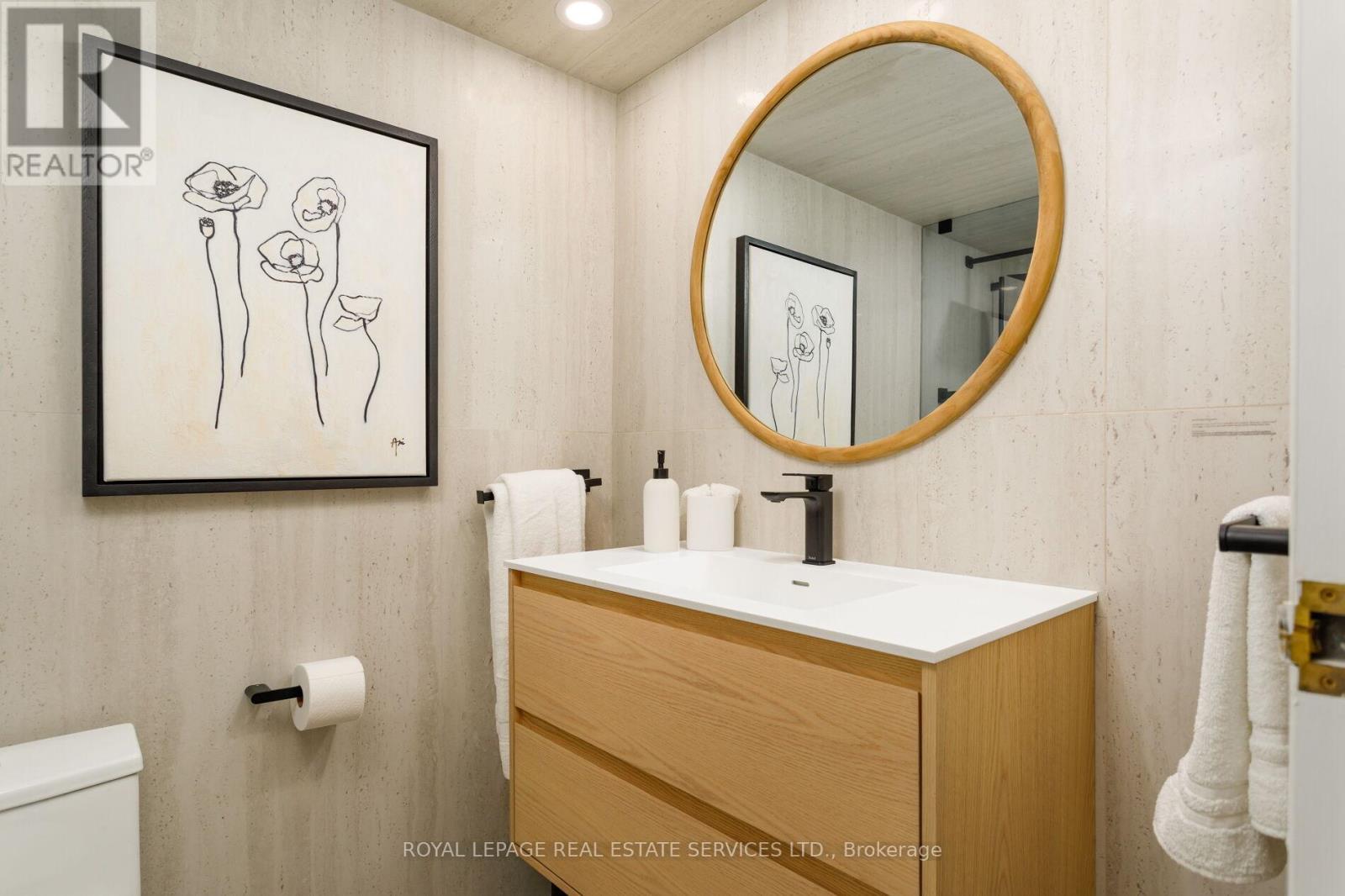 1401 - 2180 Marine Drive, Oakville, ON - Indoor Photo Showing Bathroom