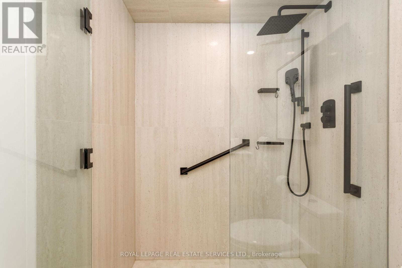 1401 - 2180 Marine Drive, Oakville, ON - Indoor Photo Showing Bathroom