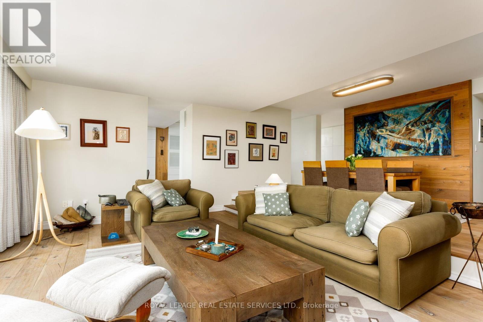 1401 - 2180 Marine Drive, Oakville, ON - Indoor Photo Showing Living Room