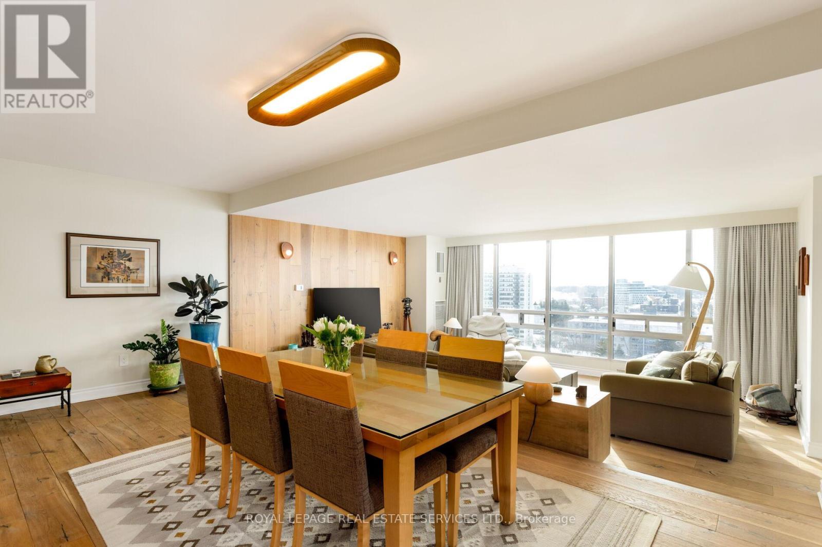 1401 - 2180 Marine Drive, Oakville, ON - Indoor