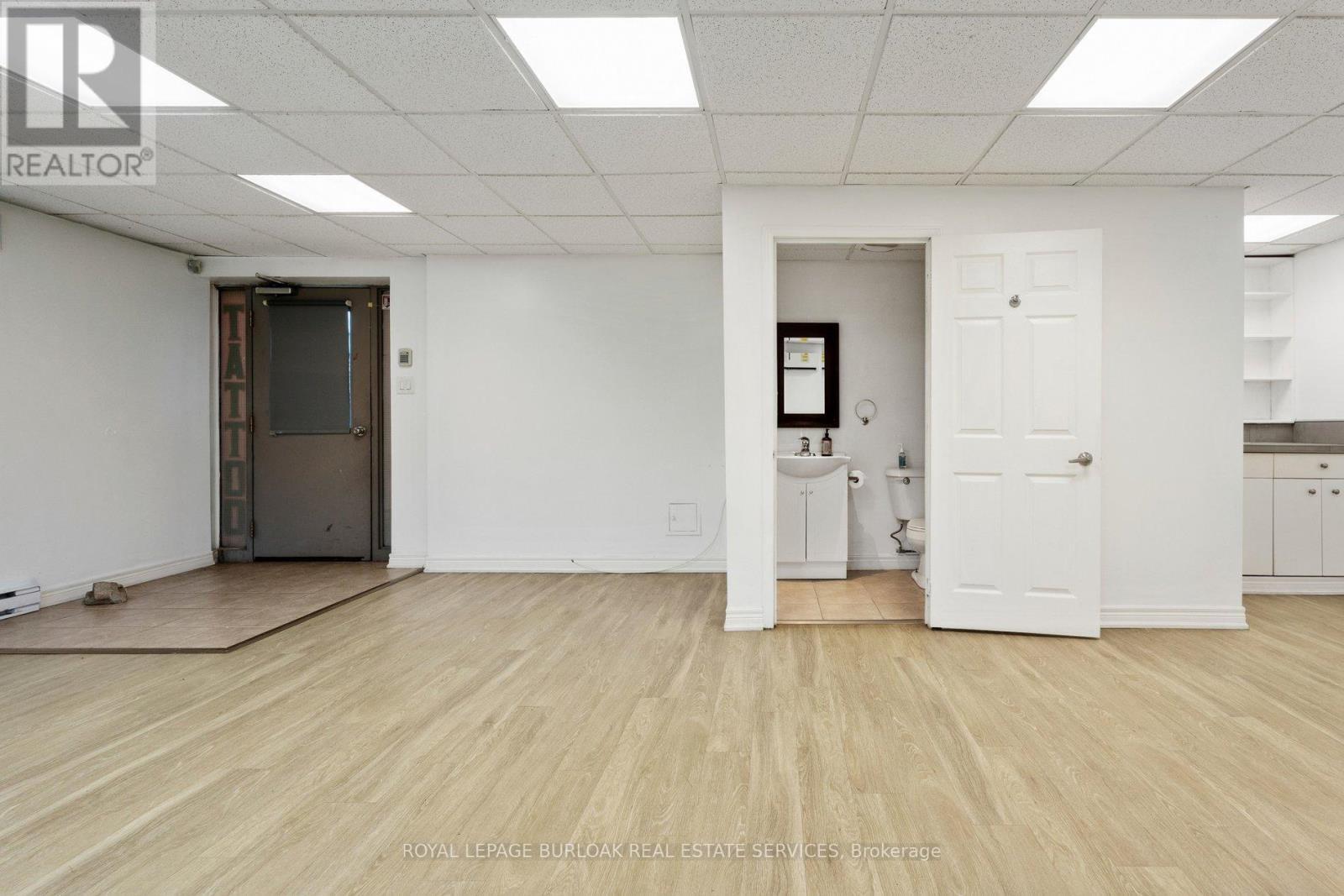 868 King Street W, Hamilton, ON