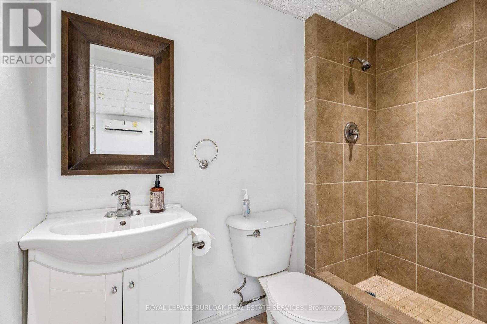 868 King Street W, Hamilton, ON