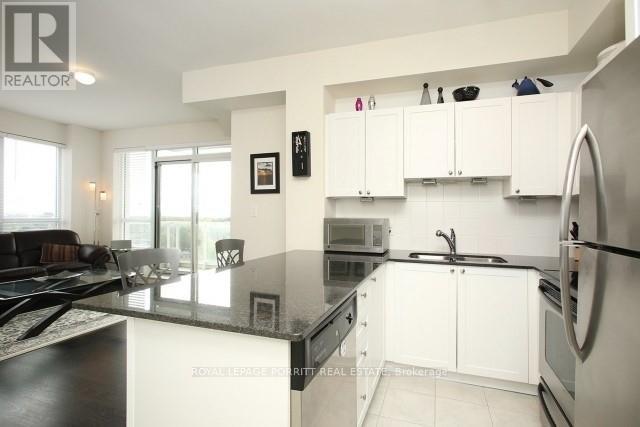 1109 - 3865 Lake Shore Boulevard W, Toronto, ON - Indoor Photo Showing Kitchen With Double Sink With Upgraded Kitchen