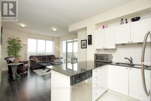 1109 - 3865 Lake Shore Boulevard W, Toronto, ON - Indoor Photo Showing Kitchen With Double Sink