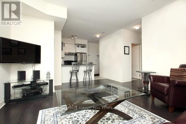 1109 - 3865 Lake Shore Boulevard W, Toronto, ON - Indoor Photo Showing Living Room