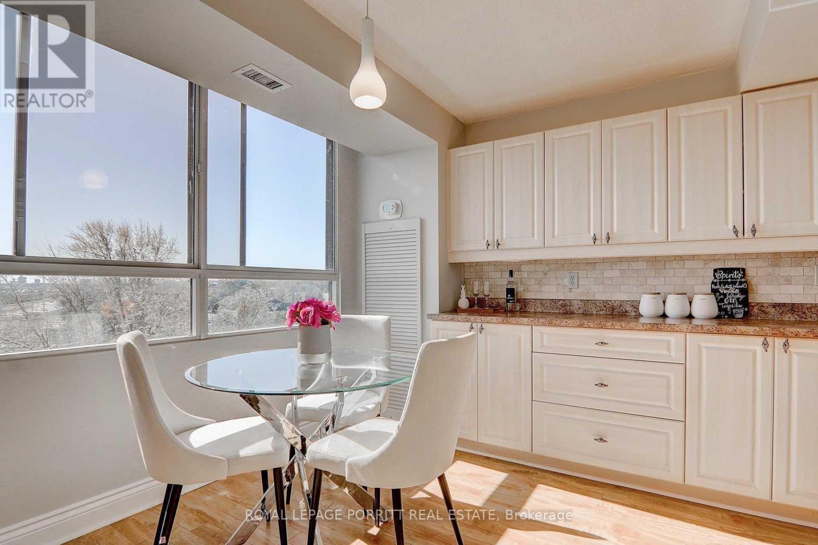 508 - 1271 Walden Circle, Mississauga, ON - Indoor Photo Showing Dining Room