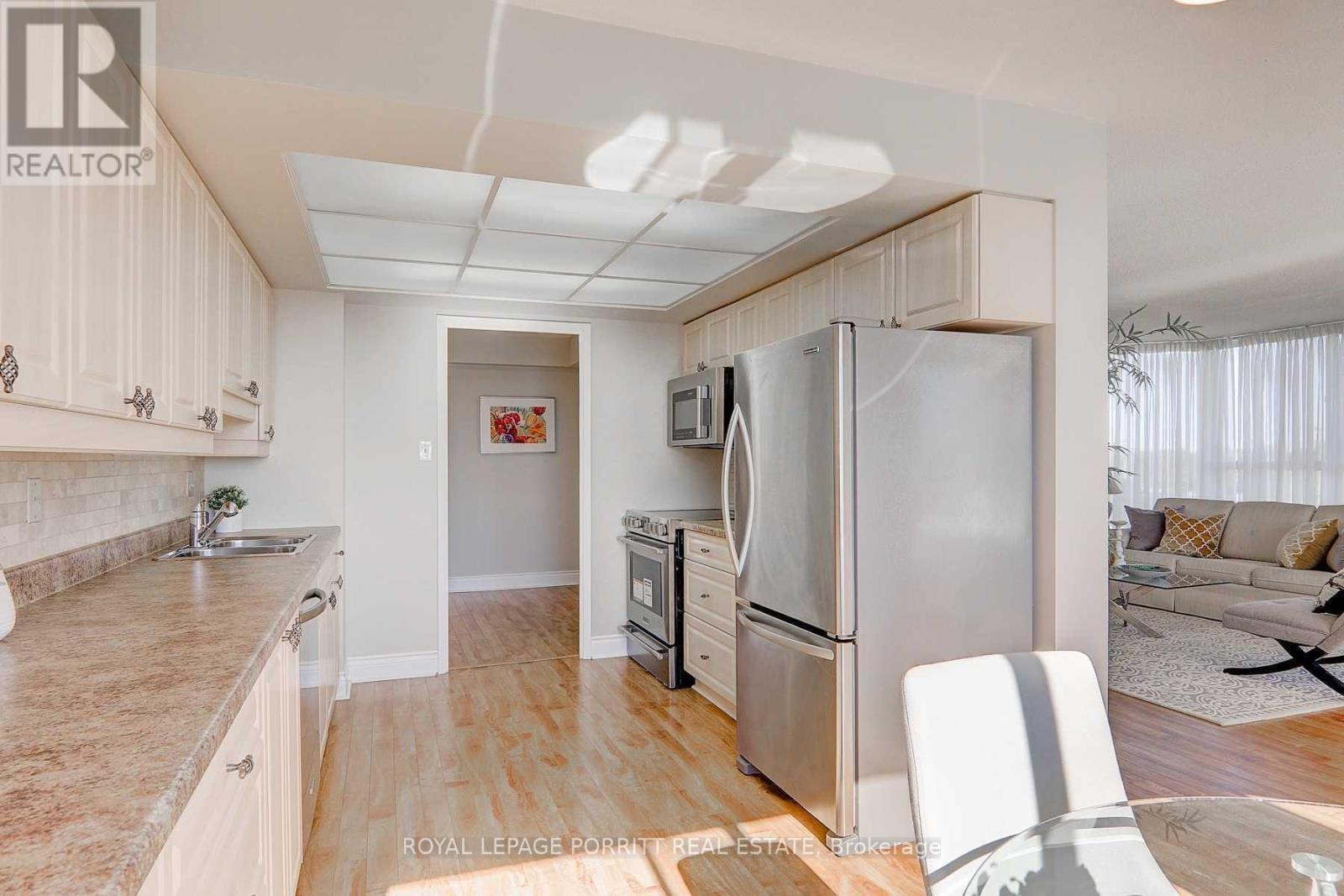 508 - 1271 Walden Circle, Mississauga, ON - Indoor Photo Showing Kitchen With Double Sink