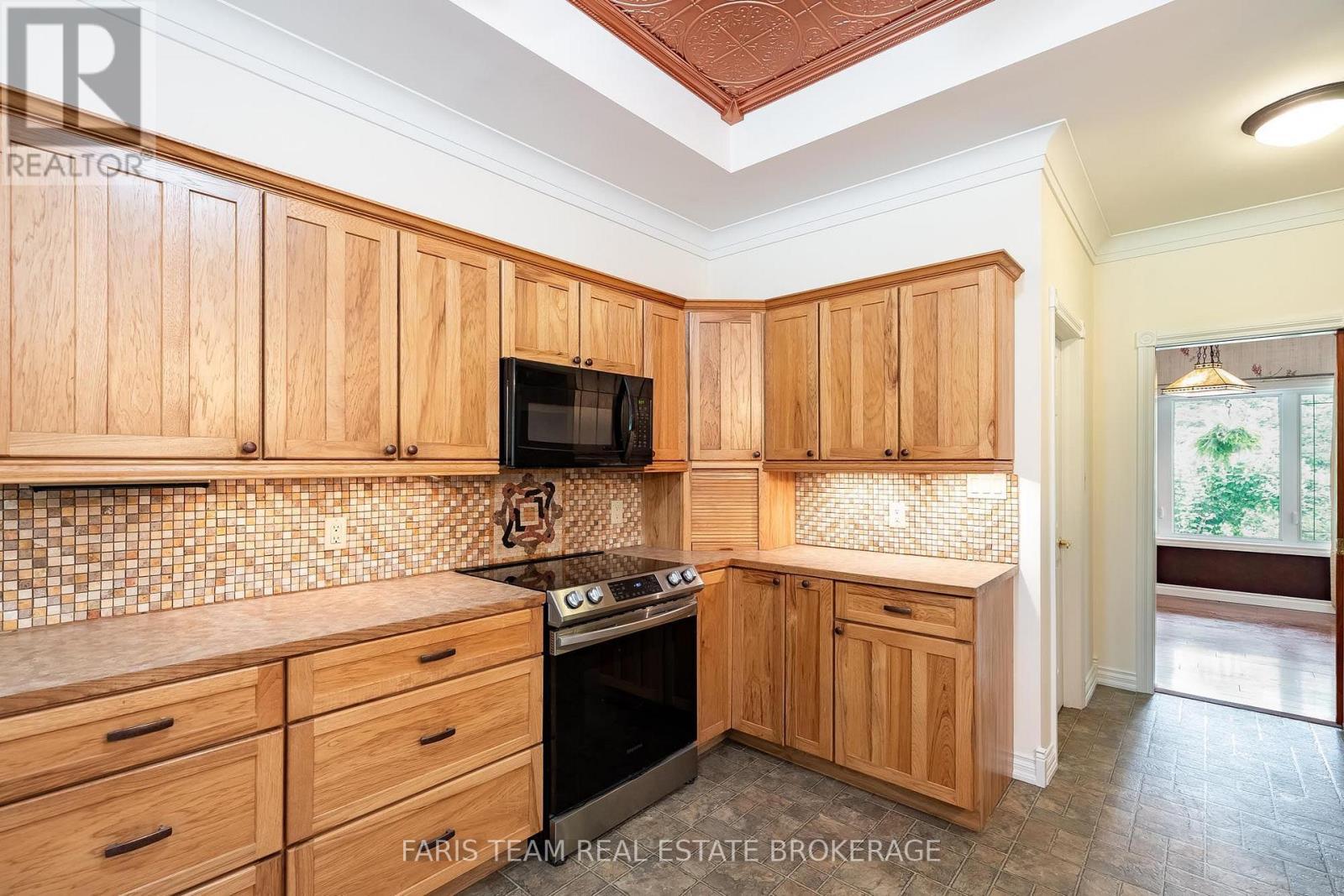 105 Copeland Creek Drive, Tiny, ON - Indoor Photo Showing Kitchen