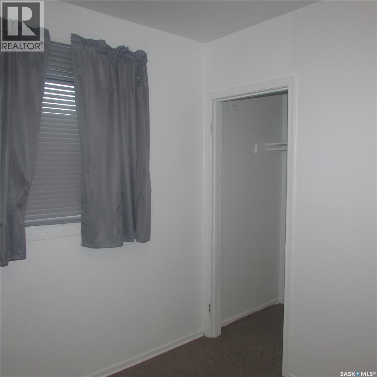 1240 10Th Avenue E, Regina, SK - Indoor