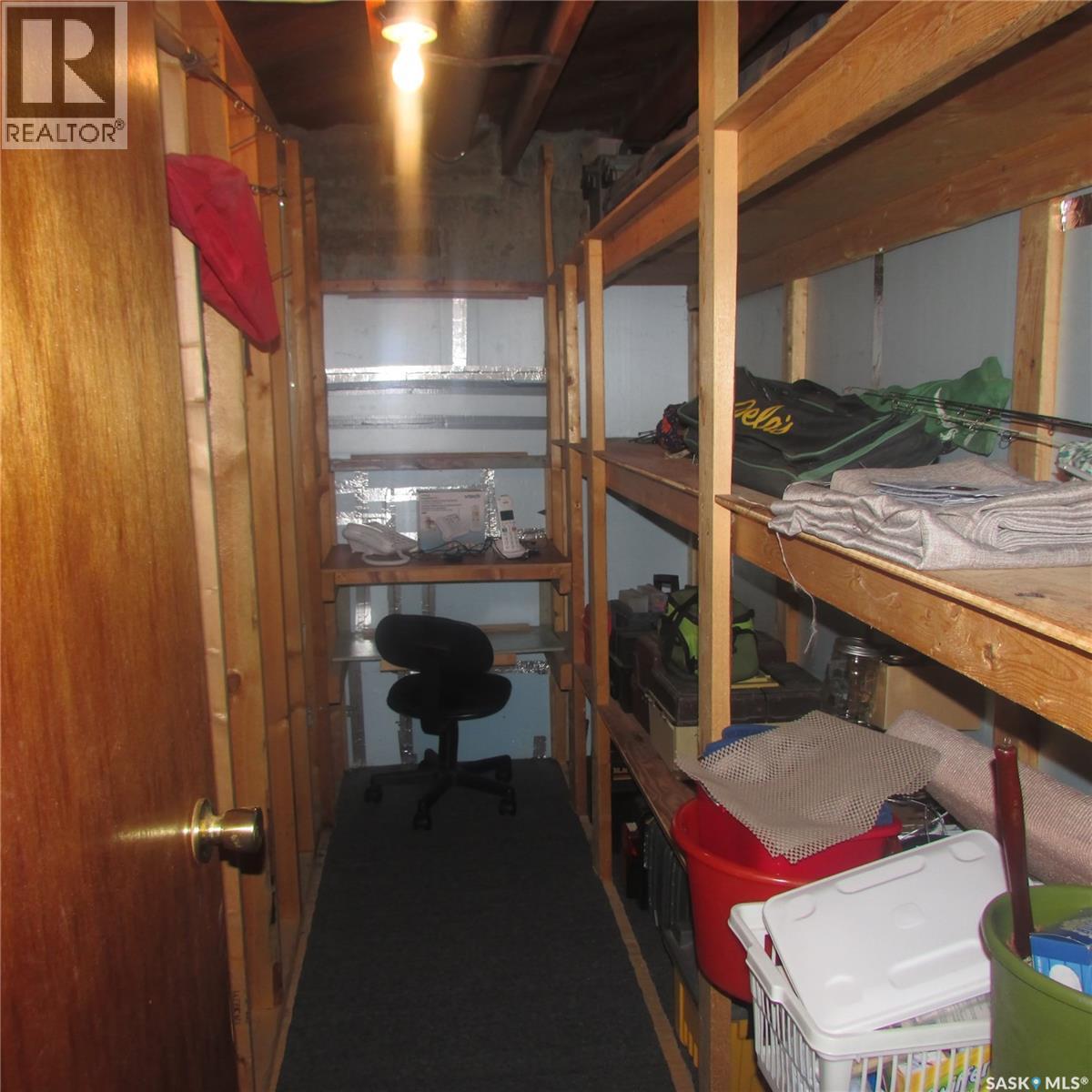 1240 10Th Avenue E, Regina, SK - Indoor