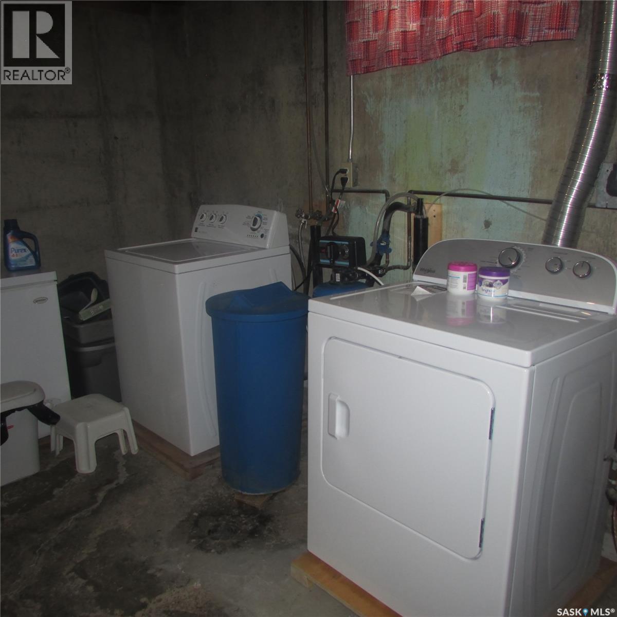 1240 10Th Avenue E, Regina, SK - Indoor Photo Showing Laundry Room