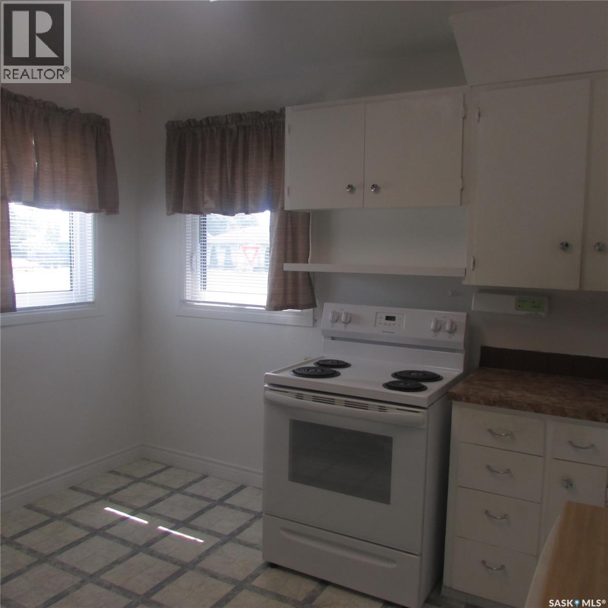 1240 10Th Avenue E, Regina, SK - Indoor Photo Showing Kitchen