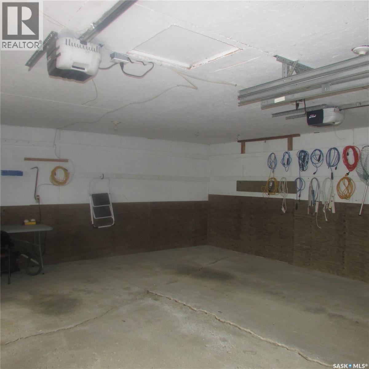 1240 10Th Avenue E, Regina, SK - Indoor Photo Showing Garage
