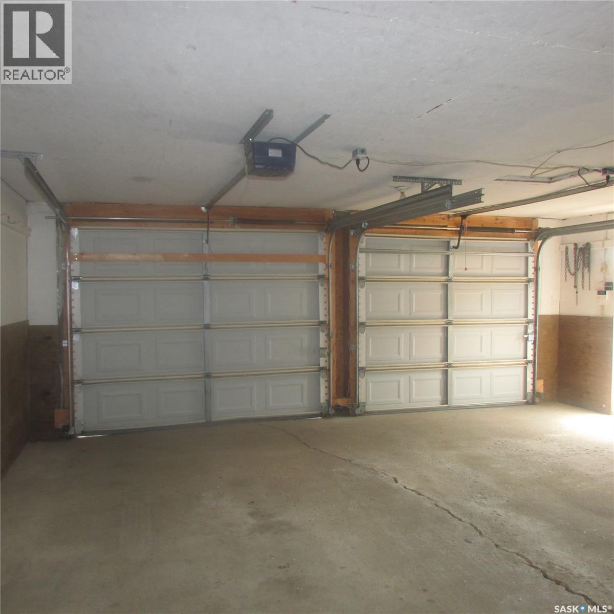 1240 10Th Avenue E, Regina, SK - Indoor Photo Showing Garage