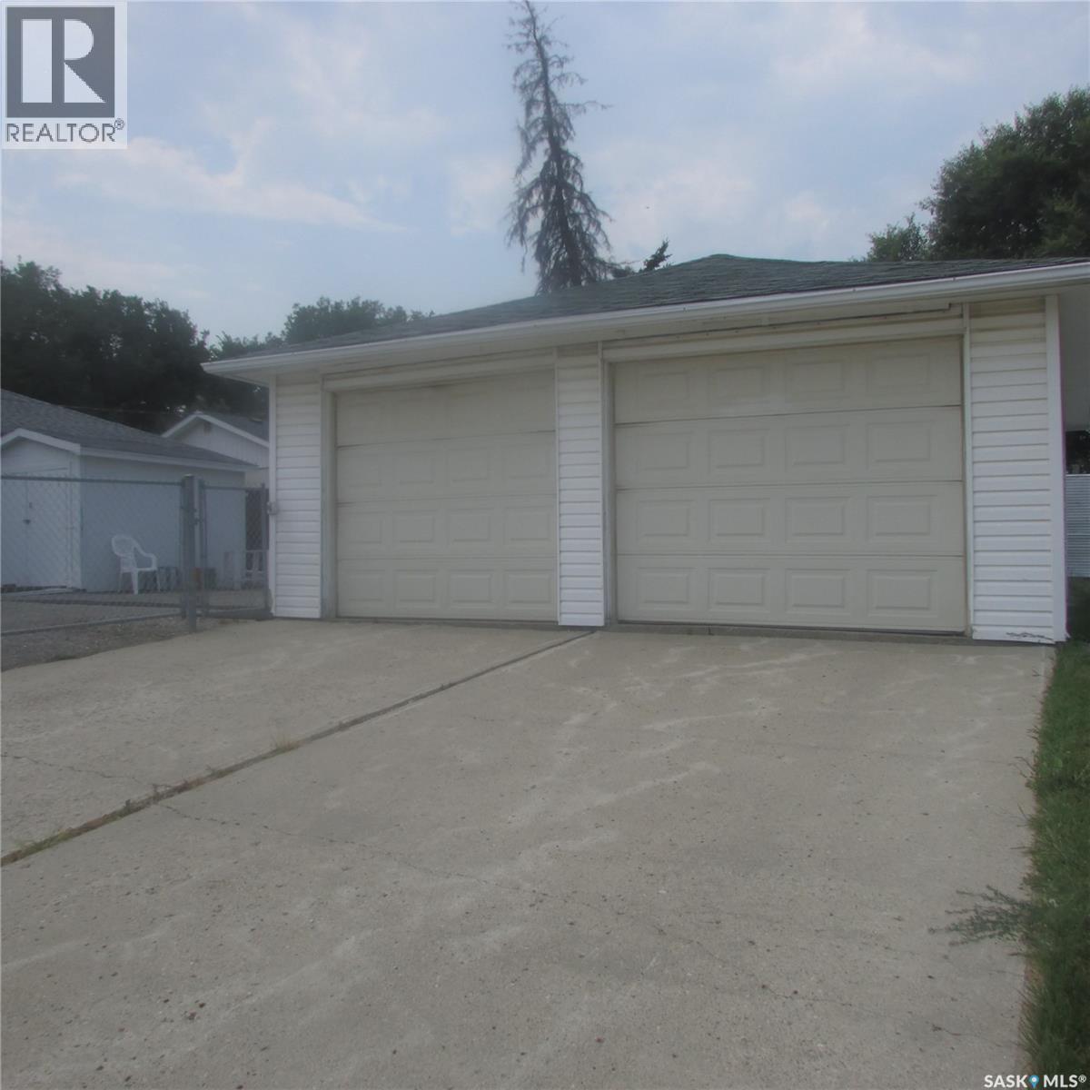 1240 10Th Avenue E, Regina, SK - Outdoor