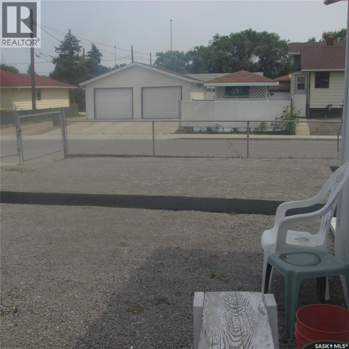 1240 10Th Avenue E, Regina, SK - Outdoor