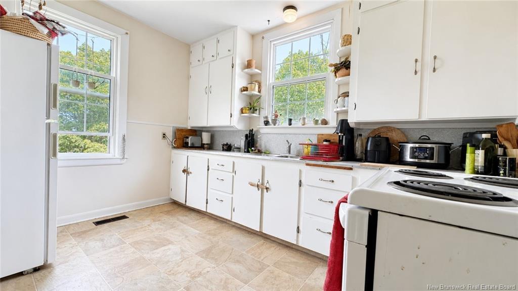 115-123 Pond Shore Rd, Sackville, NB - Indoor Photo Showing Kitchen