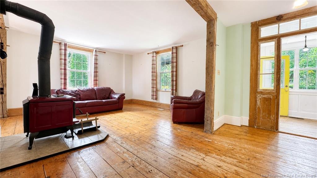 115-123 Pond Shore Rd, Sackville, NB - Indoor Photo Showing Living Room