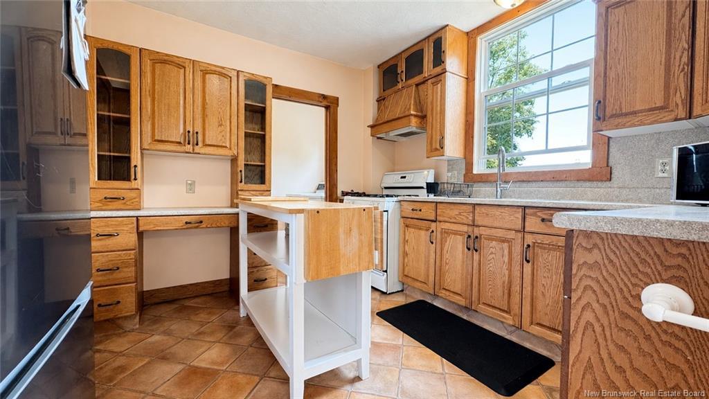 115-123 Pond Shore Rd, Sackville, NB - Indoor Photo Showing Kitchen