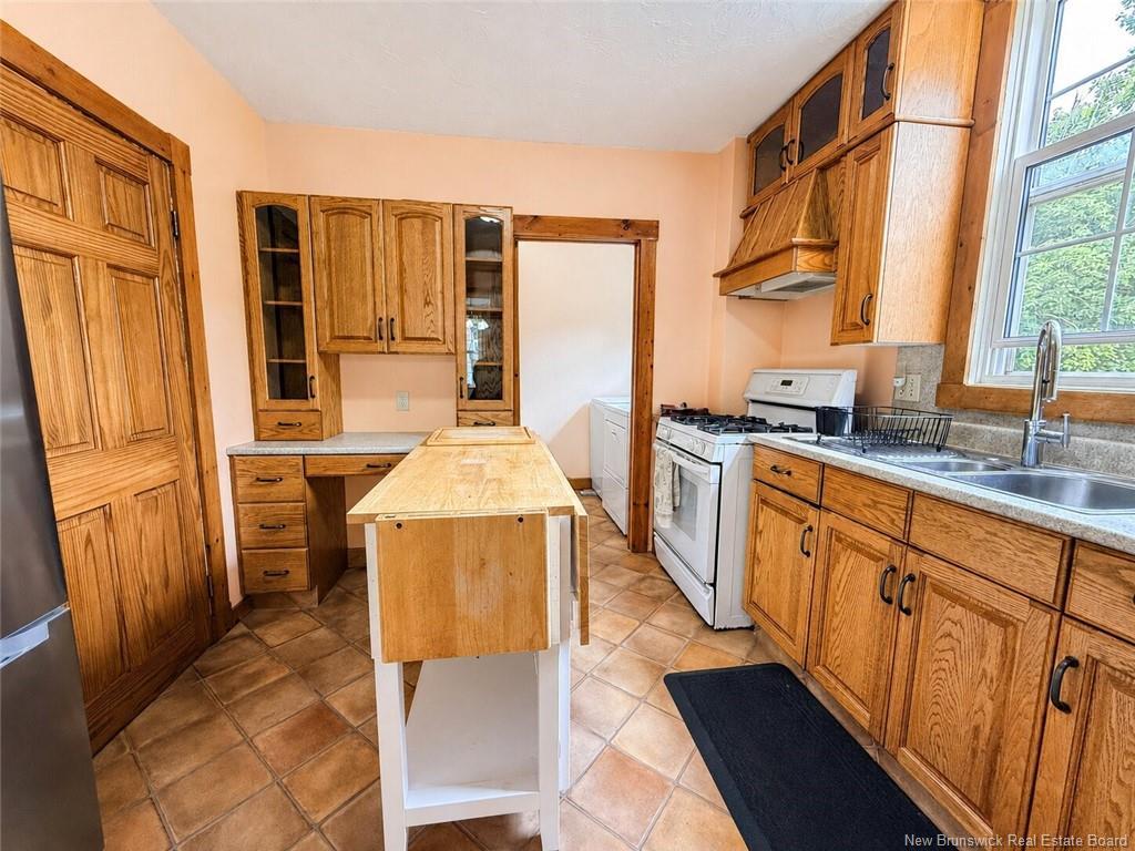 115-123 Pond Shore Rd, Sackville, NB - Indoor Photo Showing Kitchen With Double Sink