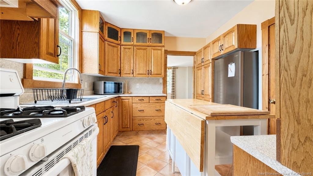 115-123 Pond Shore Rd, Sackville, NB - Indoor Photo Showing Kitchen