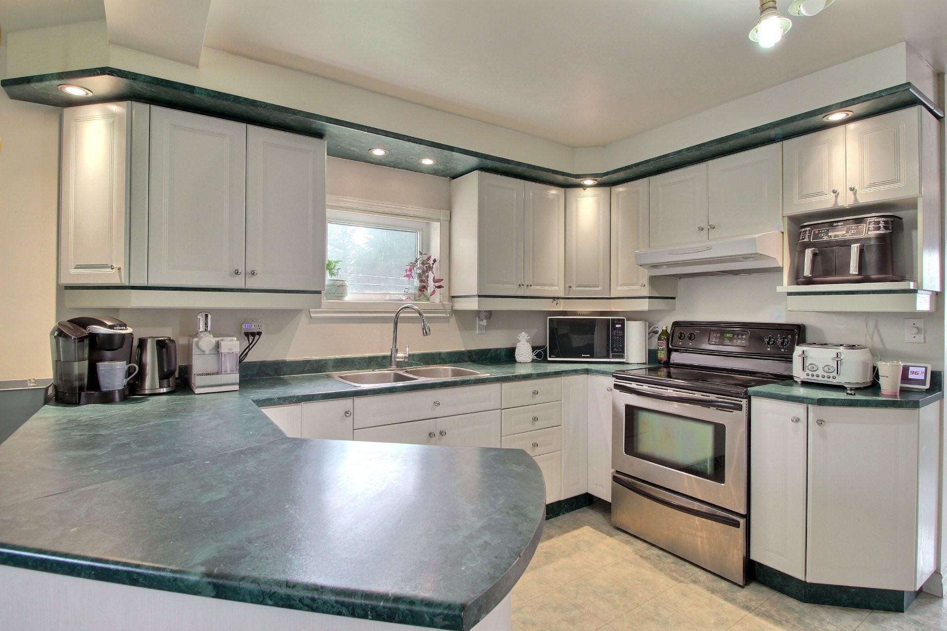 Kitchen - 344 Av. De L'Église, Rouyn-Noranda, QC - Indoor Photo Showing Kitchen With Double Sink