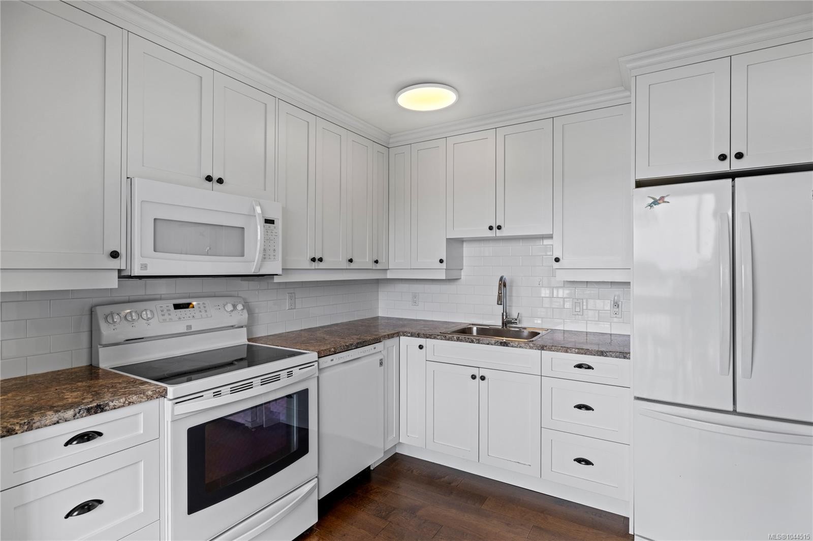 #804-33 Mt. Benson St, Nanaimo, BC - Indoor Photo Showing Kitchen