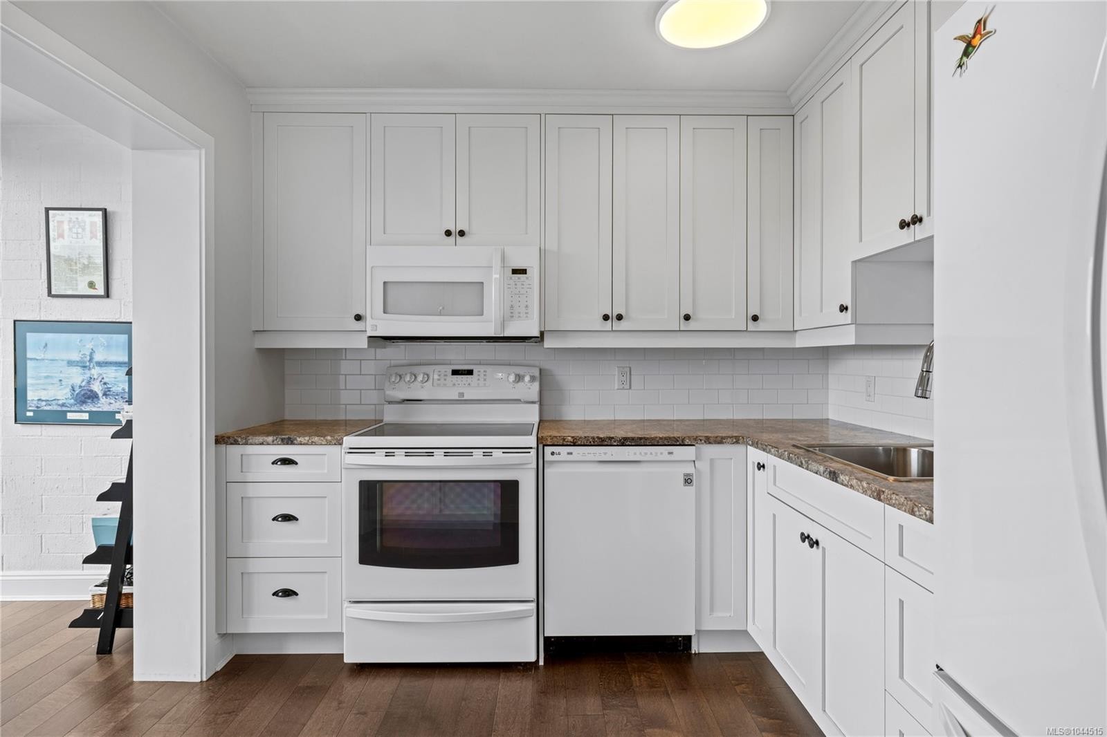 #804-33 Mt. Benson St, Nanaimo, BC - Indoor Photo Showing Kitchen