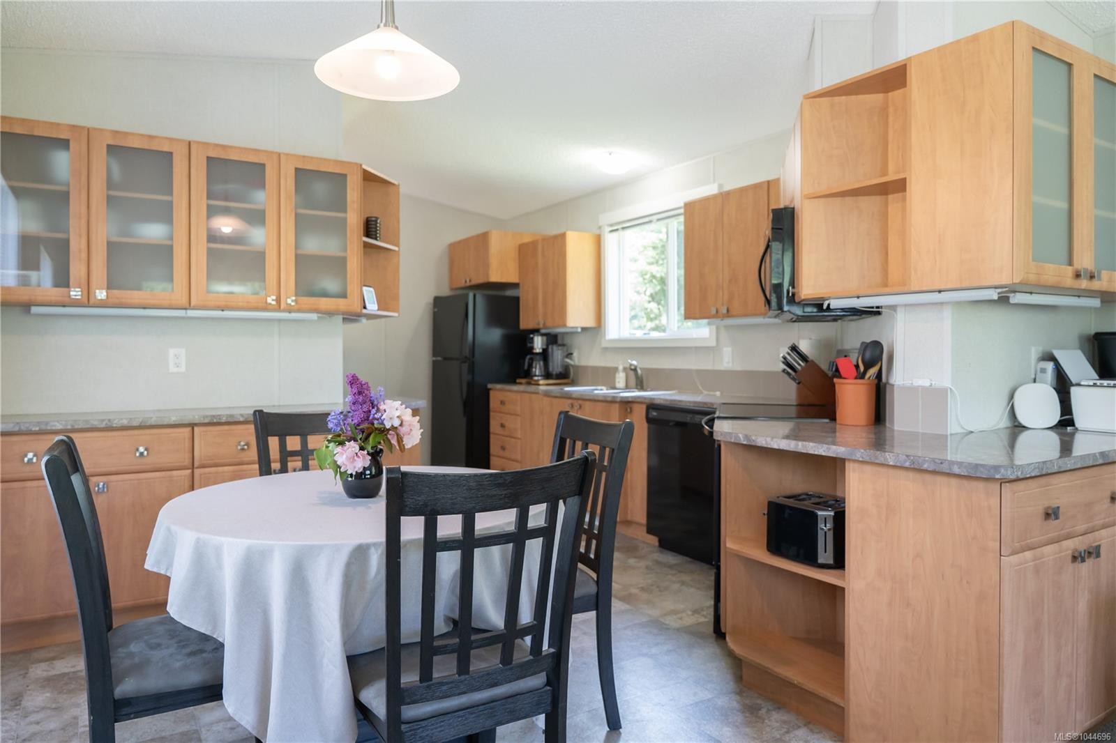 1341 Pratt Rd, Hilliers, BC