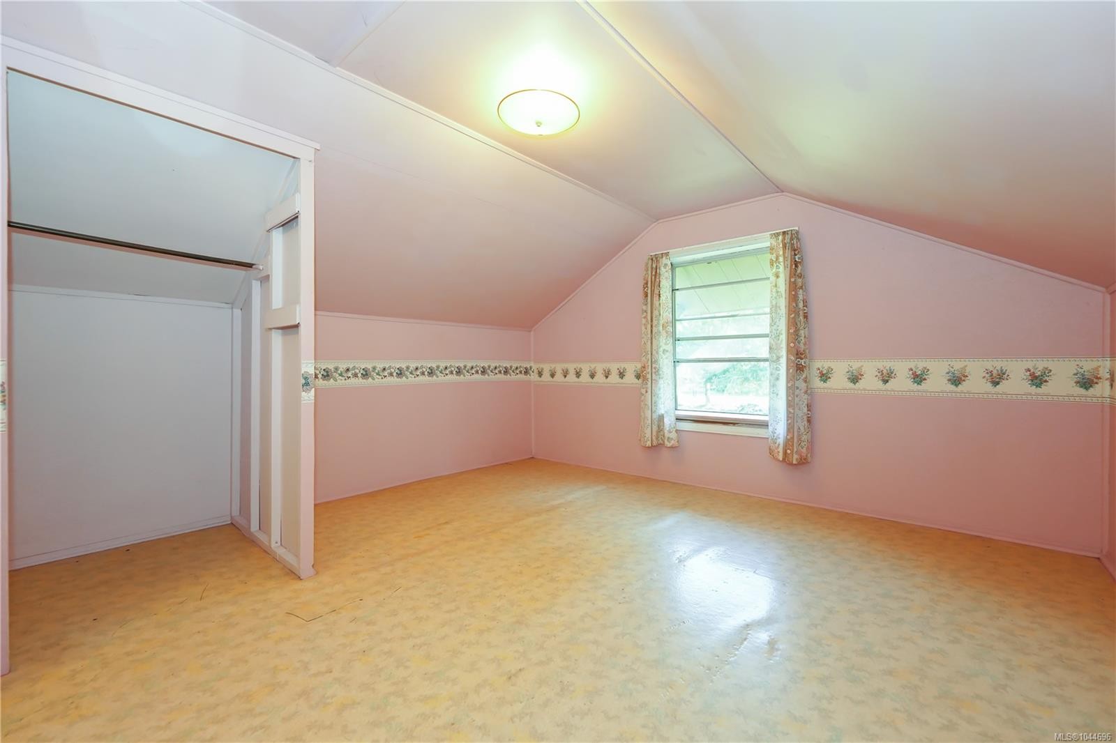 1341 Pratt Rd, Hilliers, BC