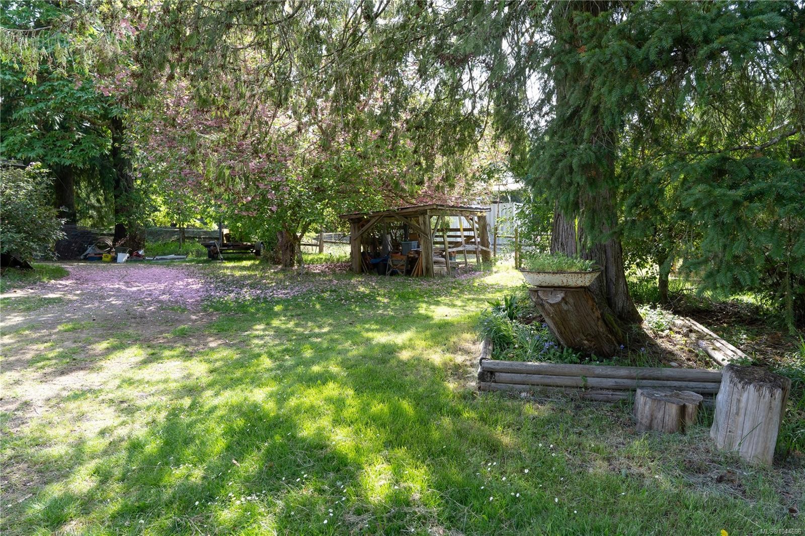 1341 Pratt Rd, Hilliers, BC